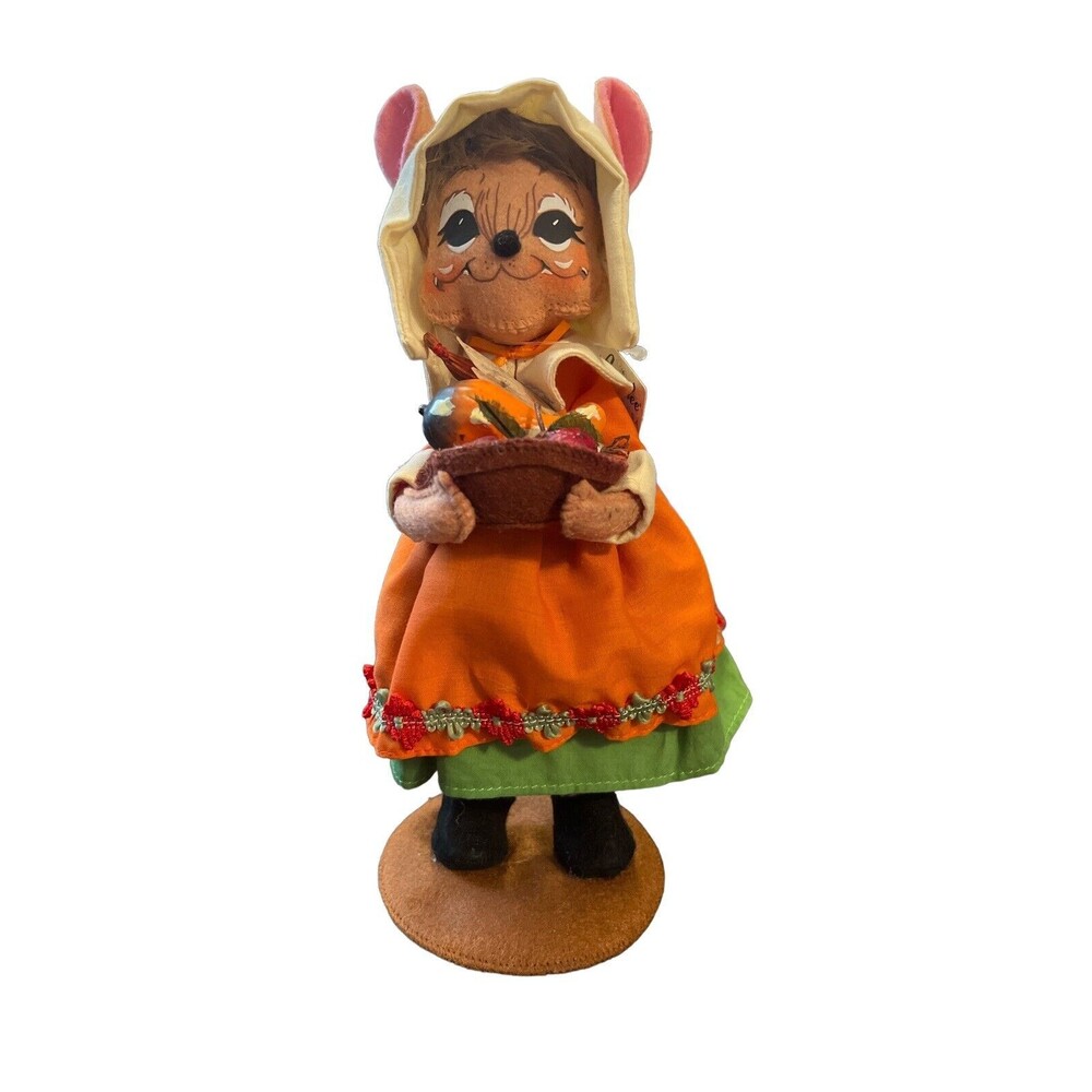 2014 Annalee 8" Pilgrim Girl Mouse Holding Apples & Gourd 351014